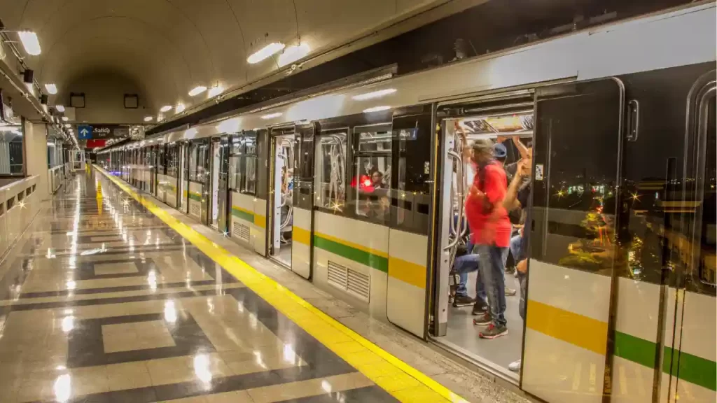 ¡Urgente! Empeora la situación en el Metro: cierran ocho estaciones, en dos tramos, por doble emergencia