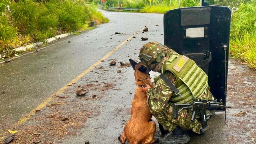 Así fue la maniobra militar para desactivar un artefacto explosivo y reabrir la vía a Ituango