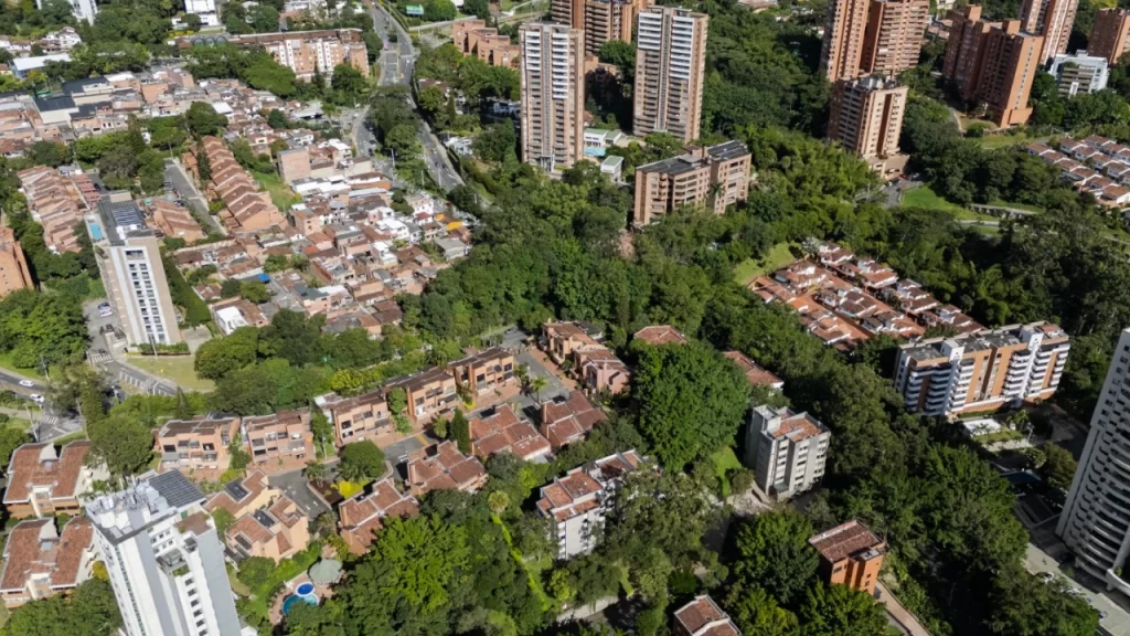 Ataque a tiros en El Poblado deja a Daniel muerto y otros quedan heridos Ataque a tiros en El Poblado deja a Daniel muerto y otros quedan heridos