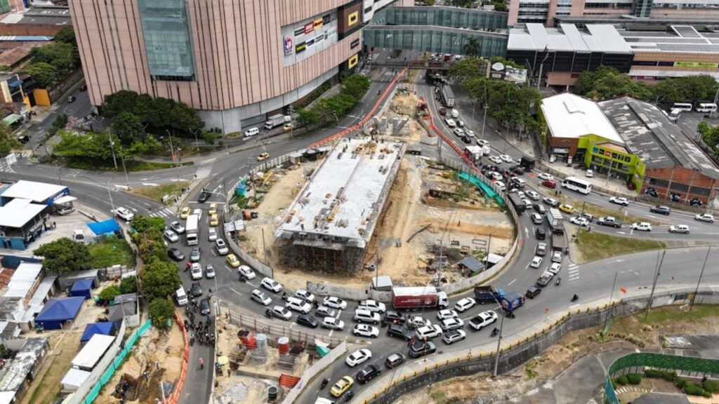 Intercambio Vial en la glorieta de Mayorca Envigado y Sabaneta, registra un avance del 23,52 %