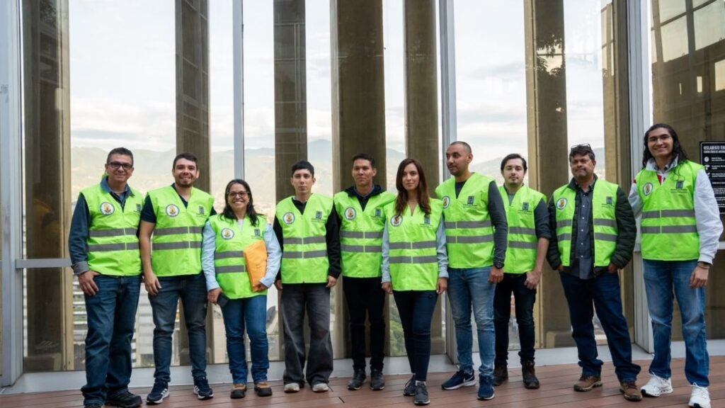 Medellín envía ingenieros voluntarios para inspeccionar viviendas afectadas en Manizales y Pereira Medellín envía ingenieros voluntarios para inspeccionar viviendas afectadas en Manizales y Pereira