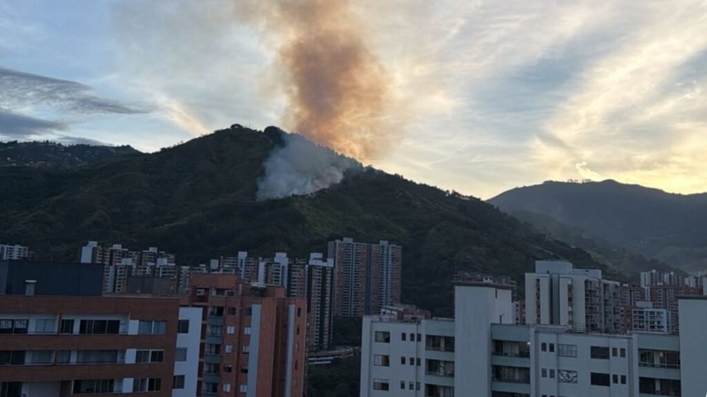 Medellín reporta cuatro incendios forestales simultáneamente: Santa Elena, San Cristóbal, Rodeo Alto y Cerro de las Tres Cruces