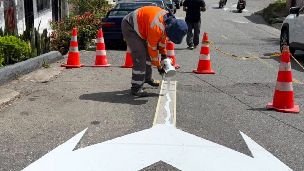 Nuevos sentidos viales y semáforos buscan mejorar la movilidad en La Toma y Buenos Aires, en el centro de Medellín Nuevos sentidos viales y semáforos buscan mejorar la movilidad en La Toma y Buenos Aires, en el centro de Medellín