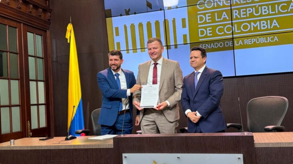Proyecto de ley busca que las familias elijan cómo gastar el subsidio de las Cajas de Compensación Proyecto de ley busca que las familias elijan cómo gastar el subsidio de las Cajas de Compensación