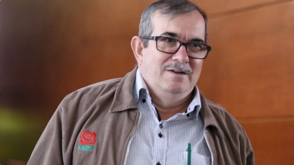 Seis vehículos blindados y 16 escoltas componen el esquema de protección de Timochenko, según la UNP Seis vehículos blindados y 16 escoltas componen el esquema de protección de Timochenko, según la UNP