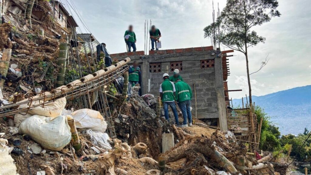 ¿Sin licencia? Así fue la intervención que frenó construcciones en el barrio Kennedy ¿Sin licencia? Así fue la intervención que frenó construcciones en el barrio Kennedy