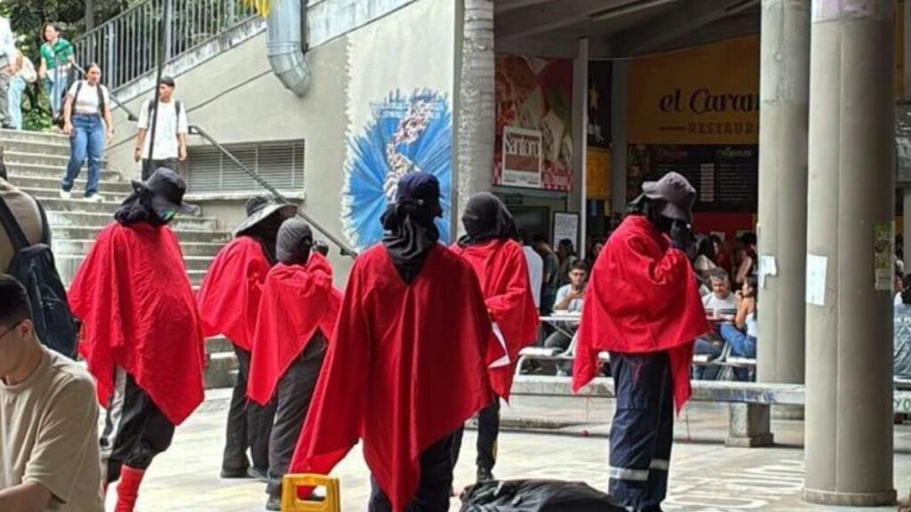 Así funcionaría la ‘Ley Anticapuchos’ radicada en la Cámara de Representantes Así funcionaría la ‘Ley Anticapuchos’ radicada en la Cámara de Representantes