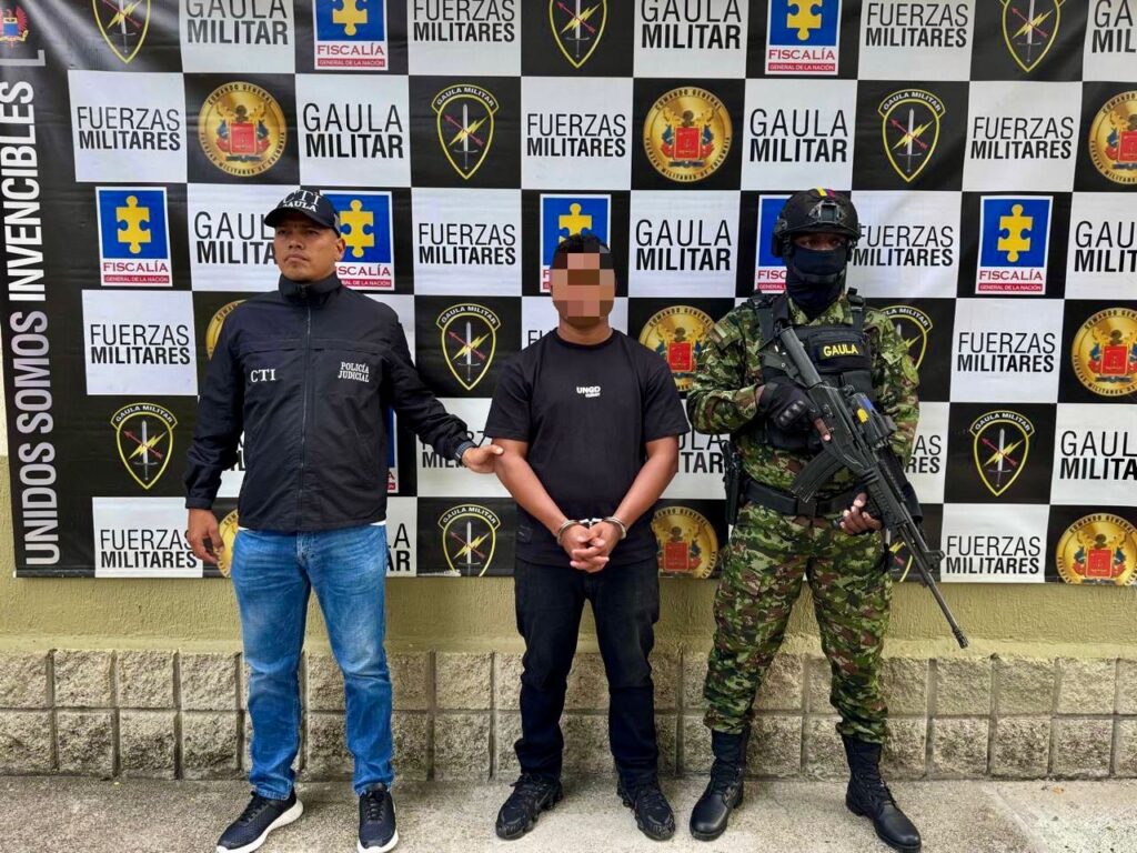 Capturan en Medellín a un hombre mientras cobraba 60 millones de pesos por extorsión Capturan en Medellín a un hombre mientras cobraba 60 millones de pesos por extorsión