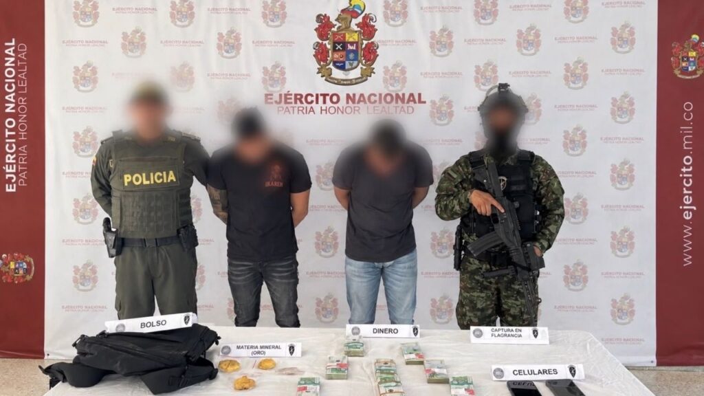 Capturaron dos hombres en Caucasia: llevaban millones y 1.088 gramos de oro del Clan del Golfo Capturaron dos hombres en Caucasia: llevaban millones y 1.088 gramos de oro del Clan del Golfo