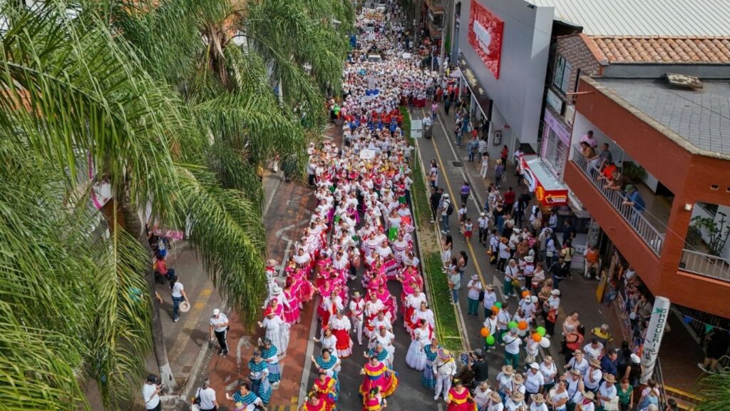 Cerca de 12.000 bellanitas participaron en la Semana de las Personas Mayores en Bello Cerca de 12.000 bellanitas participaron en la Semana de las Personas Mayores en Bello