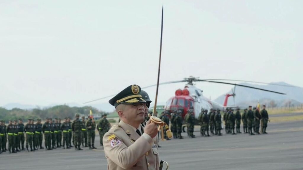Conozca quién es el general Cotua Muñoz, el nuevo comandante de la División de Aviación Asalto Aéreo del Ejército Nacional Conozca quién es el general Cotua Muñoz, el nuevo comandante de la División de Aviación Asalto Aéreo del Ejército Nacional