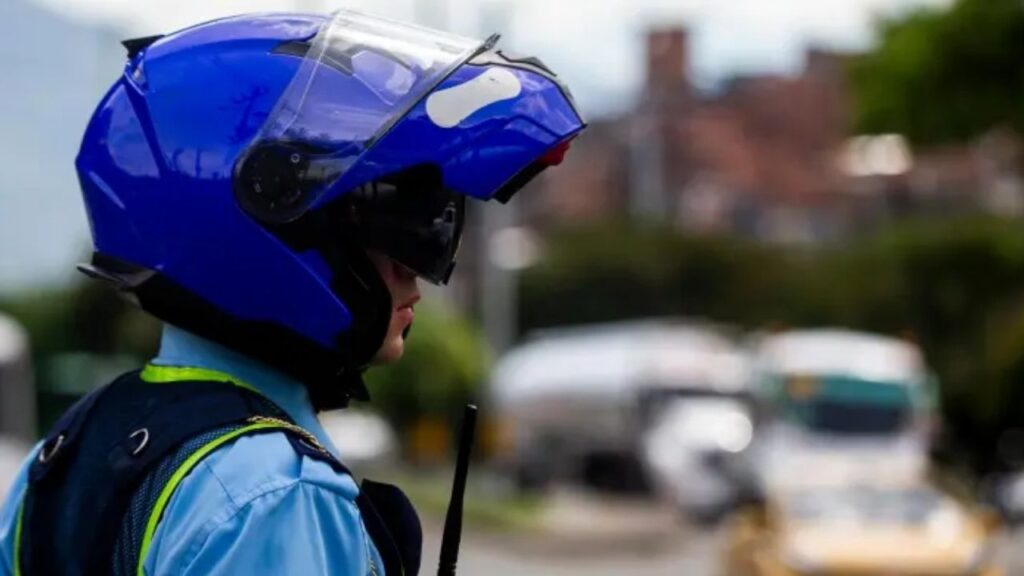 EN VIDEO | Ciudadano habría agredido a agentes de tránsito en el sector de Calle Larga, Sabaneta EN VIDEO | Ciudadano habría agredido a agentes de tránsito en el sector de Calle Larga, Sabaneta