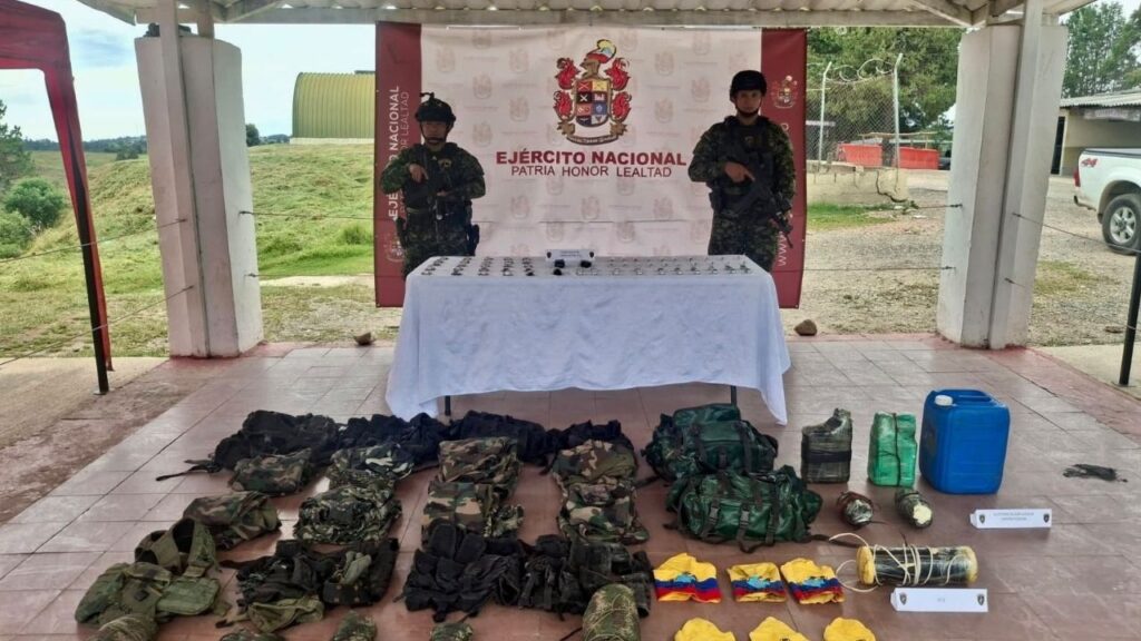 Ejército halla y destruye depósito con explosivos que pertenecería a disidencias en Ituango Ejército halla y destruye depósito con explosivos que pertenecería a disidencias en Ituango