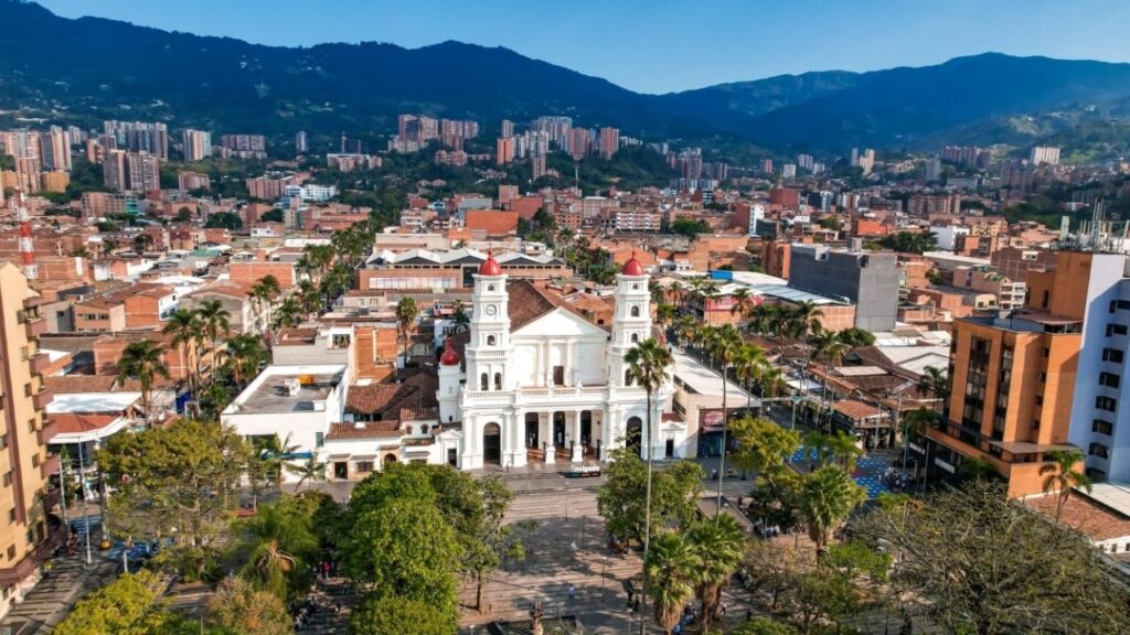 Envigado emite alerta preventiva ante el fortalecimiento del fenómeno de El Niño Envigado emite alerta preventiva ante el fortalecimiento del fenómeno de El Niño