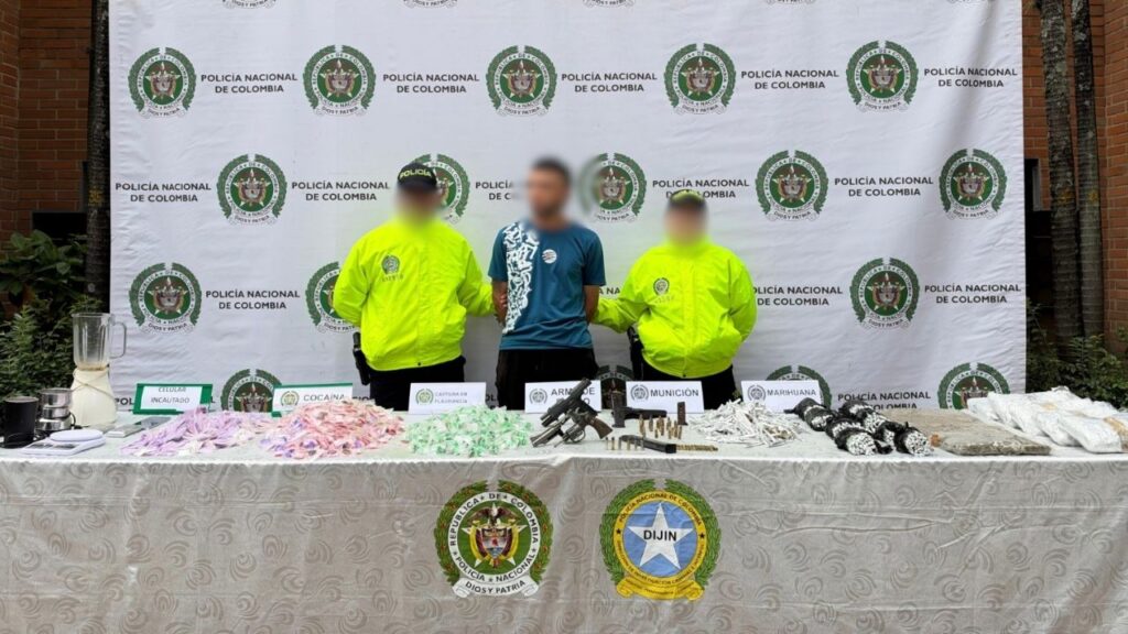 Capturan a alias ‘El Chamo’, presunto sicario de Los Chatas, en operativo entre Medellín y Bello Capturan a alias ‘El Chamo’, presunto sicario de Los Chatas, en operativo entre Medellín y Bello