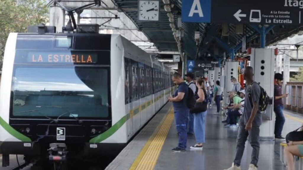 Tres estaciones del Metro están fuera de servicio por incidente con persona en la vía